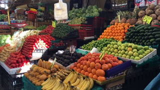 Tendencia. Los precios de las frutas y verduras muestran resultados mixtos. (EL SIGLO DE TORREÓN/VIRGINIA HERNÁNDEZ)