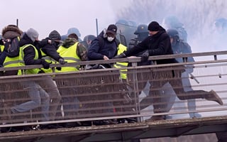 Sanción. Gobierno francés busca castigar con mayor dureza a quienes participen en disturbios. (EFE)