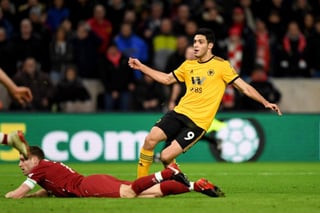 El delantero mexicano anotó nuevamente gol con el Wolverhampton; ahora, ante el Liverpool en la Copa FA.