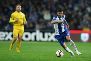 El extermo mexicano tuvo una destacada actuación con el Porto, colaborando en la victoria de su equipo con dos asistencias. (Especial)
