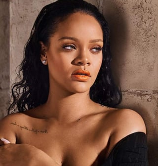 Rihanna deslumbra con sexy lencería