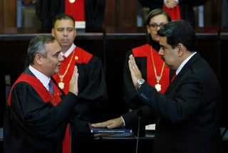 Maduro, quien gobierna Venezuela desde 2013, prestó juramento para un segundo periodo ante el Tribunal Supremo de Justicia. (AP)