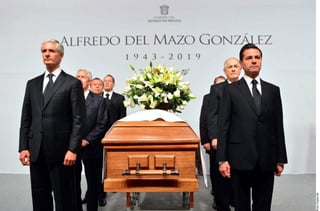 Luto. El exgobernador del Estado de México, Alfredo del Mazo González, fue tío del expresidente Enrique Peña Nieto (Der.).