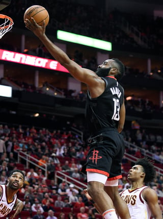 James Harden anotó 43 puntos, bajó 10 rebotes y repartió 12 asistencias en el triunfo de Rockets 141-113 sobre Cavaliers.