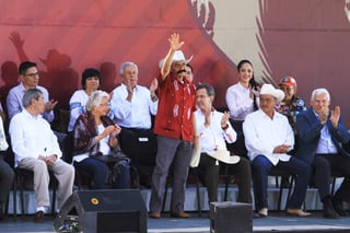 Jorge Zapata, nieto de Emiliano Zapata, acompañó hoy al presidente de México, Andrés Manuel López Obrador, en el acto celebrado en Ayala, Morelo. (NOTIMEX) 