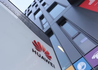 Caso. Agentes de seguridad catearon las oficinas en Varsovia de Huawei.