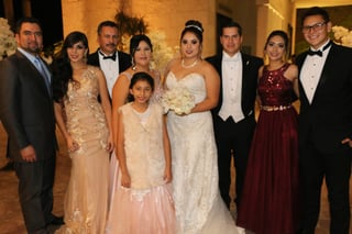 Carlos y Aydée Badillo-Musa, Ing. Lucio Cárdenas y Aída de Cárdenas, Nicole Cárdenas, Jessica Torres y Gerardo Cárdenas.