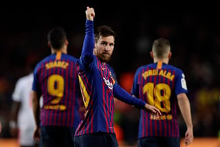 El atacante argentino del Barcelona, Lionel Messi, marcó uno de los goles que su equipo endosó al Eibar en el Camp Nou y alcanzó los 400 tantos.