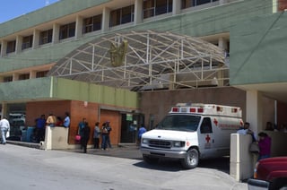 El cuerpo fue trasladado a la Clínica 2 del IMSS para tratar de salvar al bebé, situación que tampoco pudo lograrse. (ARCHIVO)
