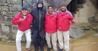 Por ese motivo, De Niro llegó hacia el atardecer de este lunes hasta Machu Picchu, que recorrió junto a su hijo sin ser afectado por una llovizna persistente que caía sobre esa zona de la selva montañosa del Cusco. (ESPECIAL)