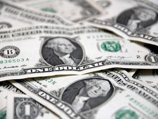 Esta mañana, el dólar estadounidense inició la jornada con un avance de nueve centavos en comparación con el cierre de ayer para venderse en 19.39 pesos y se ofrece en un precio mínimo de 17.85 pesos en bancos de la Ciudad de México. (TWITTER)