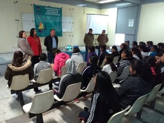 La Dirección de Medio de Ambiente de Torreón entregó esta mañana dos laptops a la escuela secundaria general No. 4 “Eulalio Gutiérrez Treviño” de la colonia San Joaquín. (EL SIGLO DE TORREÓN) 