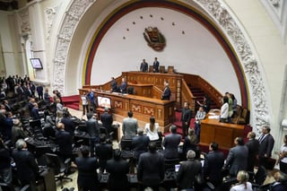 La decisión del Parlamento es parte de la batería de decisiones legales con las que aspira cercar a Maduro, que juró hace casi una semana para un nuevo mandato de 6 años, cuya legitimidad la oposición no reconoce. (EFE)
