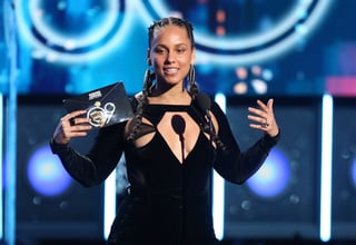 Emocionada. La cantante Alicia Keys presentará la 61 edición de los Grammy, en Los Ángeles, California. (ARCHIVO)