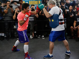 Manny Pacquiao durante un entrenamiento con Freddie Roach, en Los Ángeles, Estados Unidos.