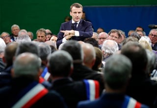 Macron, durante el Consejo de Ministros de hoy, 'lamentó' el rechazo aplastante por el Parlamento británico de ese acuerdo el martes. (ARCHIVO)