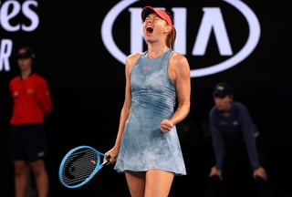 Maria Sharapova celebra tras derrotar a Caroline Wozniacki en la tercera ronda del Abierto de Australia.