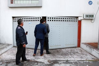 Traslado. Andrés Granier salió a las 12:55 horas del centro penitenciario y fue llevado por los agentes hasta su casa en Coyoacán.