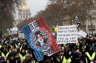 Protesta. Pese a las bajas temperaturas, los manifestantes salieron a las calles en París.