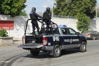 Hasta el lugar arribaron los agentes de la Policía Municipal, quienes se entrevistaron con el propietario de la vivienda. (ARCHIVO) 