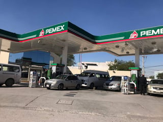 Petróleos Mexicanos está suministrando con retardo la gasolina a la Región Centro de la entidad, pero no ha dejado de llegar el combustible. (EL SIGLO COAHUILA)