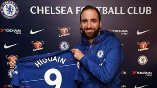 En redes sociales, el cuadro londinense confirmó que Higuaín portará la casaca con el número 9. (Especial)