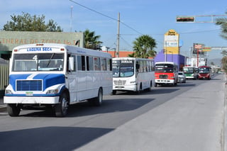 Los concesionarios del transporte urbano colectivo de Torreón pidieron el miércoles a los integrantes de la Comisión de Movilidad del Ayuntamiento de Torreón un aumento a las tarifas del servicio o subsidios para enfrentar el alza en insumos. (ARCHIVO)