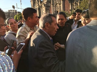 De acuerdo con colaboradores del legislador, Muñoz Ledo llegó para reunirse con el Ejecutivo federal al filo de las 16:30 horas de este jueves, pero al arribar a Palacio Nacional sufrió el percance. (ESPECIAL)