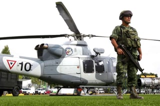 Son 8 mil 800 elementos, entre soldados, marinos y policías federales que se encargan de esta labor, de los que 5 mil 200 son de Sedena como parte del Plan de Protección de ductos estratégicos de Pemex. (ARCHIVO)