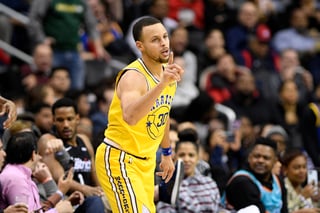 Stephen Curry metió 38 puntos en el triunfo de los Warriors de Golden State 126-118 sobre los Wizards de Washington.
