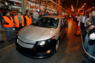El sindicato de trabajadores de la industria automotriz en Canadá pidió el viernes a los canadienses y estadounidenses que dejen de comprar vehículos de General Motors fabricados en México. (ARCHIVO)