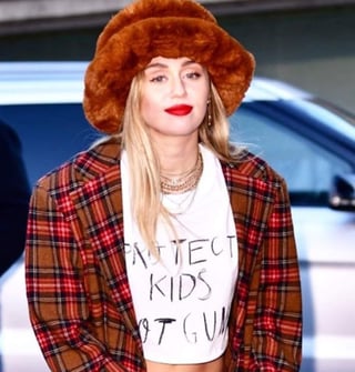 Miley Cyrus deslumbra con vestido en Instagram