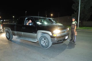 Los vehículos de las personas detenidas fueron llevadas hasta el estacionamiento del corralón municipal.
