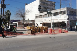 Continúan los trabajos de peatonización en la calle Centenario de la zona Centro, los cuales se ejecutan con recursos del Fondo Metropolitano de 2017. (EL SIGLO DE TORREÓN)