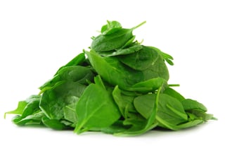 Las espinacas tienen el doble de fibra que cualquier alimento verde. (ARCHIVO)