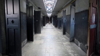 De la cárcel de Ushuaia, la ciudad más austral del planeta, muchos lograban escapar, pero el frío y el aislamiento hacían de esa breve libertad la mayor de las prisiones. (EFE)