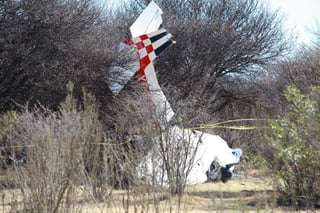 La avioneta se desplomó en el poblado 5 de Febrero. (LEÓN CARMELO) 