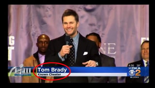 El pasado lunes, en redes sociales se viralizó la imagen de Tom Brady en televisión siendo descrito en el gráfico como un “conocido tramposo”. (ESPECIAL)