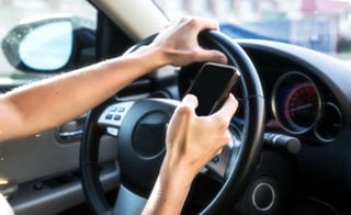Menos uso. Estiman que ahora los conductores son más concientes con el uso del celular. (ARCHIVO)