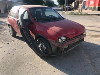 Un accidente vial registrado la mañana de este jueves en la ciudad de Torreón, dejó como saldo daños en cuatro vehículos y una persona detenida por agresión.  (EL SIGLO DE TORREÓN)