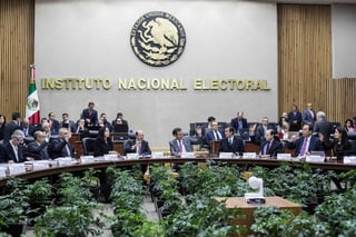 Esta es la primera vez que se propone sanción contra Morena por ese tipo de irregularidad y será sometido a votación del Consejo General del INE la próxima semana. (ARCHIVO)