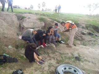 El rescate de cuatro personas adultas y tres menores de edad, fue realizada por elementos del Grupo Beta del Instituto Nacional de Migración (INAMI) asignados en Piedras Negras.
