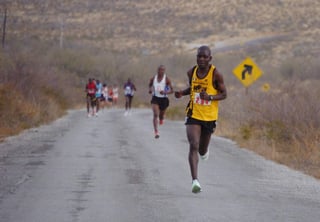 Como en cada edición, se espera la participación de corredores africanos, quienes buscarán posesionarse de los primeros lugares. (Archivo)