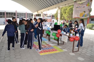 La secundaria Técnica número 54 de Gómez Palacio realiza por primera vez una casa abierta para dar a conocer sus servicios a niños de primaria. (EL SIGLO DE TORREÓN)