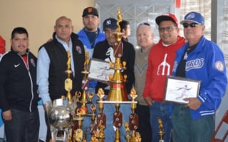 Además de reconocer a los mejores desempeños de la temporada, se entregaron placas a Roberto Rodríguez y Federico Castañeda.