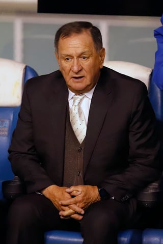 Enrique Meza no será más el técnico del Puebla.