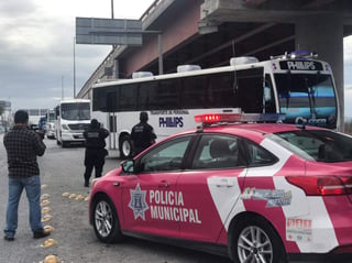 El secretario de Seguridad Pública del Estado, José Luis Pliego, arribó con la caravana a la ciudad acerera. (EL SIGLO COAHUILA)