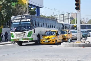 Rechazo. Usuarios del transporte público urbano de Torreón no están de acuerdo con el incremento al pasaje. (EL SIGLO DE TORREÓN)