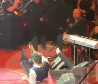 Suceso. El cantante, Alejandro Fernández, ofreció un concierto en León, Guanajuato. Fue ahí donde se cayó.