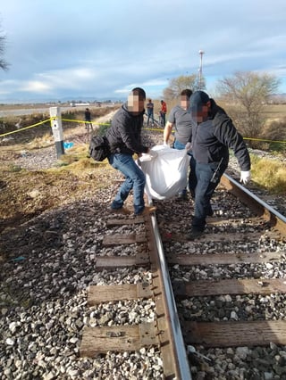 Familia reclama cadáver de joven arrollado por el tren, vivía en el mismo poblado de El Quemado. (EL SIGLO DE TORREÓN)